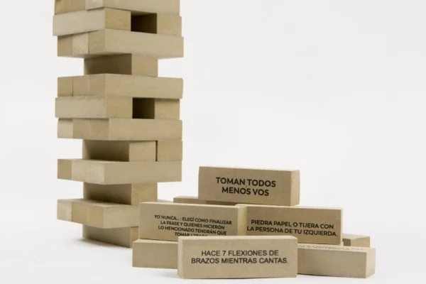 Torre Ni en pedo… Jenga con prendas para tomar - Imagen 6